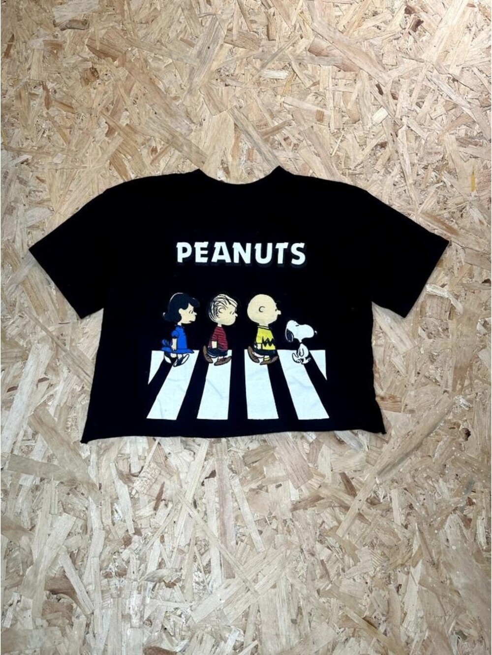 Peanuts Abbey Road Crop Top Womens Medium Black Snoopy Charlie Brown T-Shirt